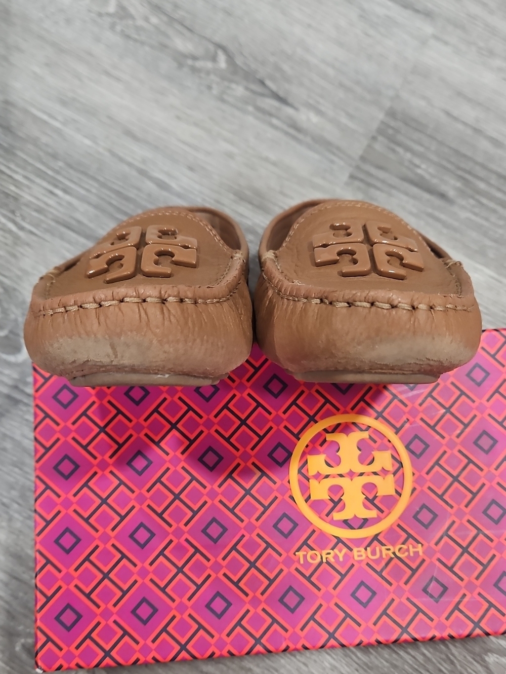 Tory Burch Lowell 2 Driver Tumbled Leather Size 7 Royal Tan - Picture 3 of 11